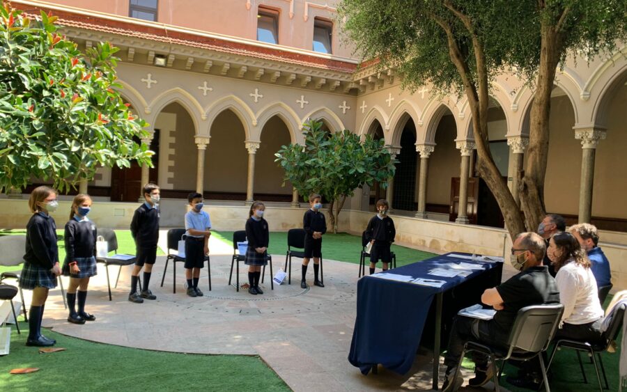 Algunas actividades del certamen de primeria del colegio Real Monasterio de Santa Isabel se llevaron a cabo en el claustro del monasterio