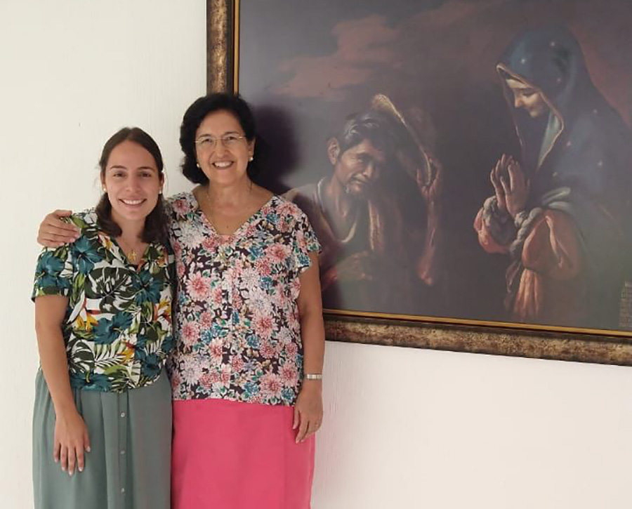 Joselyn Castellanos junto a Margarita Estrada