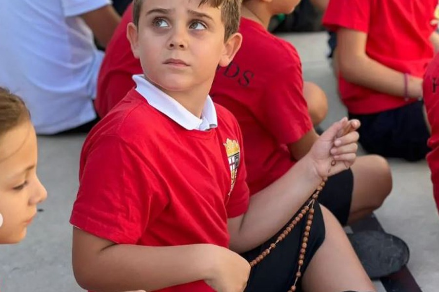 Rosario Misionero en Highlands School Barcelona Regnum Christi