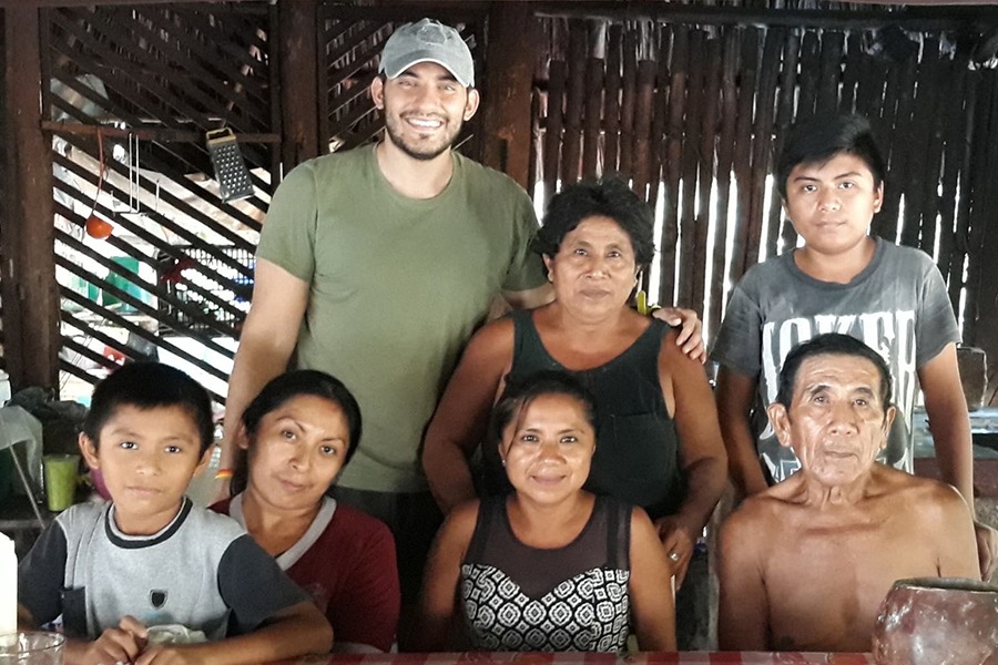 Víctor López, misionero y miembro del Regnum Christi, participa en Radio María